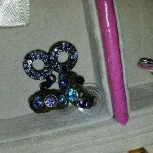 2 pair of earrings like new